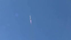 VOICED : Los astronautas chinos despegaron hacia su estación espacial News Clip