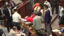 CLEAN : Rival camps clash in chaotic Hong Kong legislature (2) News Clip