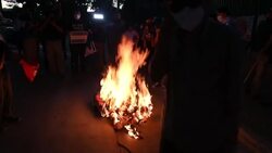 VOICED : Hondureños exigen salida del presidente por crisis económica que alienta emigración News Clip