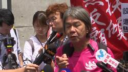 Protesters with mock coffin of HKong leader Lam Instructional Video