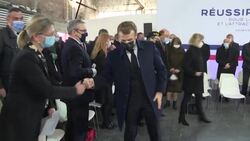 CLEAN : Macron in Amiens like a "campaigning Father Christmas," denounces local MP News Clip