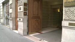 CLEAN : UBS Paris office raided in Swiss tax News Clip