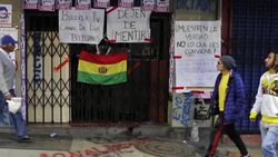 CLEAN : Protesters occupy a state media in Bolivia News Clip