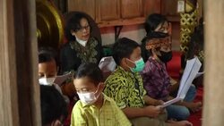 CLEAN : Indonesian community tells the story of Jesus through shadow puppets News Clip