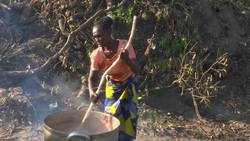 Mozambique survivors fear spread of diseases Instructional Video