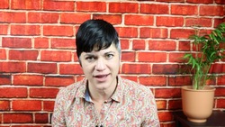 IELTS Reading Tips: Who's Right About Skimming? Instructional Video