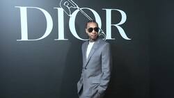 Robert Pattinson, Kate Moss, Courtney Love attend Dior menswear show Instructional Video