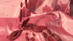 How to Pick out Jewelry for a Woman Instructional Video