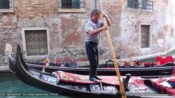 Visiting the Canals in Venice Instructional Video