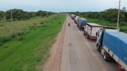 CLEAN : Bolivia: Trucks blocked on highway to Santa Cruz as protests against governor's detention continue News Clip
