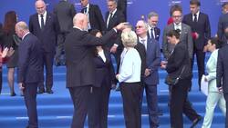 Zelensky, Macron and Starmer join family photo at European Political Community meeting in Tirana News Clip