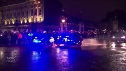 Queen's coffin draws massive crowds News Clip