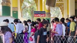CLEAN : Thousands throng Myanmar's Shwedagon to mark Buddhist festival of lights News Clip