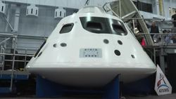 VOICED : Todos se alistan en Houston para el regreso de la NASA a la Luna News Clip