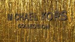 Michael Kors throws a ‘70s bash with Barry Manilow on stage News Clip