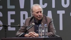 VOICED : Serrat llega a Argentina en gira de despedida "llena de emociones y nostalgias" News Clip