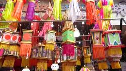 CLEAN : Indians cram Mumbai's markets ahead of Diwali festival News Clip