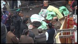 VOICED : Muertos y decenas de heridos por explosión de bomba en Pakistán News Clip