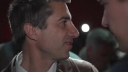 CLEAN : France: supporters of far-left candidate Melenchon torn between 'pride' and 'disappointment' News Clip