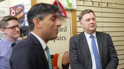 Rishi Sunak and Mel Stride cut keys during visit to Timpson News Clip