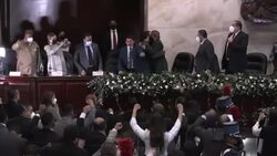 CLEAN : Honduras Congress starts session amid crisis after two lawmakers named body's leader News Clip