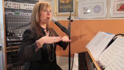 How to Warm Up Your Voice with a Mum Exercise Instructional Video