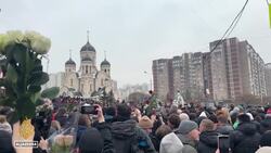 Funeral of Alexei Navalny: Mourners chant anti-Putin slogans in Moscow News Clip