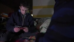VOICED : Bajo las bombas, los niños ucranianos cuentan la guerra y anhelan la paz News Clip