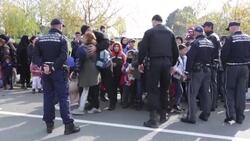 Bloquean en Bosnia migrantes que iban a Croacia Instructional Video