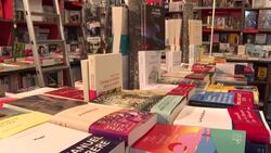 CLEAN : Paris mayor urges people not to turn to Amazon after book shops closed News Clip