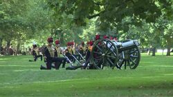 CLEAN : Hyde Park gun salute marks procession of Queen's coffin to Westminster News Clip