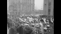 Toronto welcomes Santa Claus with parade in the snow News Clip