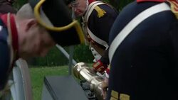 Revolutionary War Colonial artillery crew using rammer to load cannon Stock Footage