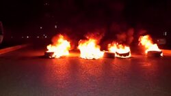 CLEAN : Iraqis step up protests as deadline for new PM looms (2) News Clip