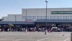 CLEAN : Looters rob shops in Soweto as unrest continues News Clip