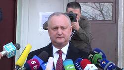 President and opposition leader vote in Moldova Instructional Video