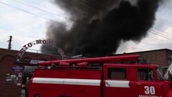CLEAN : Firefighters battle blaze after shelling in Sloviansk News Clip