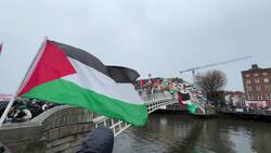 Journalists join protest in support ot Gaza at the Ha’penny bridge in Dublin. News Clip