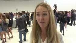 Apple unveils biggest iPhones yet Instructional Video