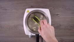 Short - Salad with rice noodle and chicken Instructional Video