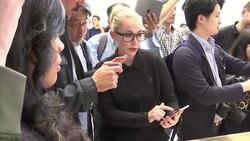 Apple unveils biggest iPhones yet Instructional Video