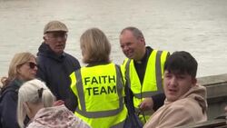 CLEAN : Archbishop of Canterbury and Mayor of London greet people queueing to see queen's coffin News Clip