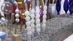 CLEAN : Czech Christmas glass, from love affair to UNESCO status News Clip