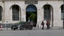 CLEAN : Search underway at the Ministry of Justice in Paris News Clip