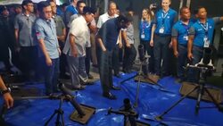 CLEAN : Muslim rebels hand over guns in Philippines peace deal News Clip