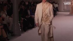 Serve this royalty: Elie Saab delights Paris Fashion Week with Thai tribute News Clip