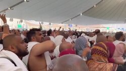 CLEAN : Muslims 'stone the devil' in Mecca as almost million-strong hajj winds down News Clip