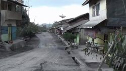 CLEAN : Thousands flee as Indonesia volcano erupts News Clip
