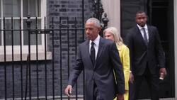Obama leaves No 10 after 'courtesy visit' to Sunak News Clip
