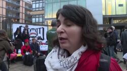 VOICED : Protestas en Francia contra el consumismo del Black Friday News Clip